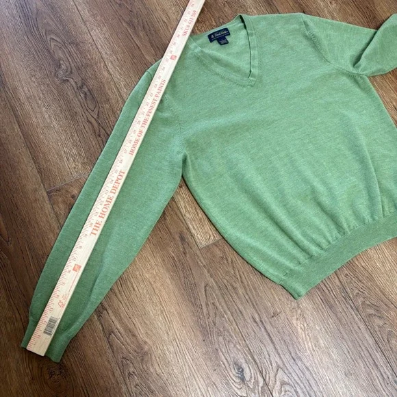 Brooks Brothers Mens Large Green Extra Fine Italian Merino Wool V-Neck Sweater - Picture 3 of 8